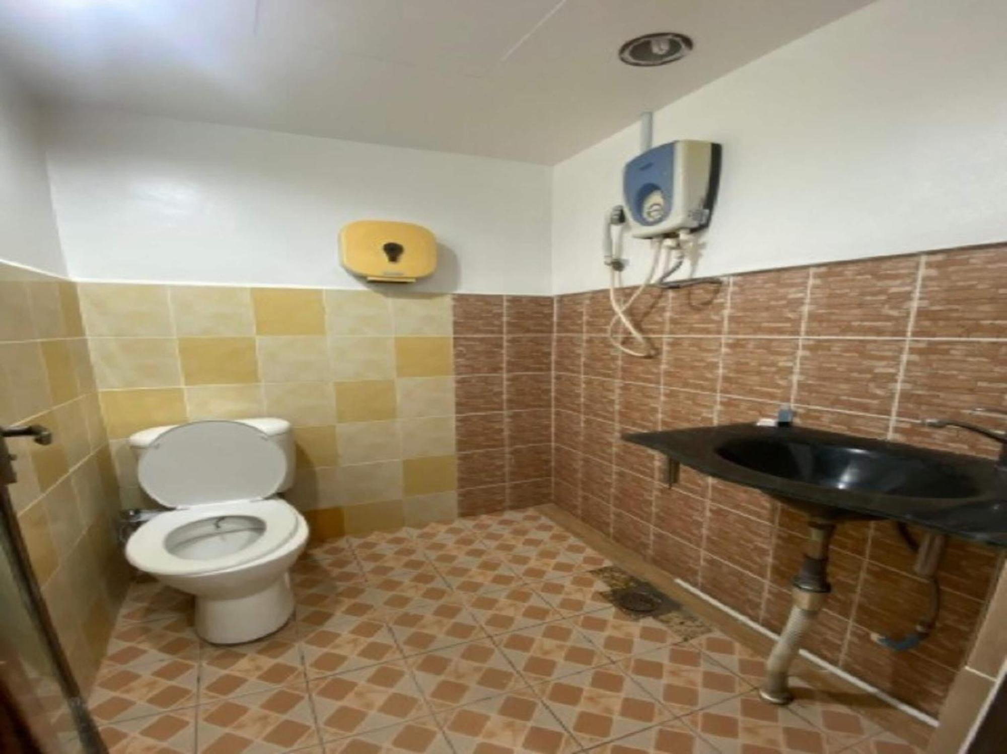 Oyo 90979 Sianglory Inn Kota Kinabalu Extérieur photo